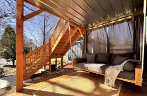 Modern & Cozy on Private Lane, Minutes to Airport